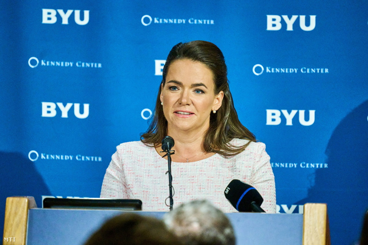 Novák Katalin köztársasági elnök előadást tart a Brigham Young University, az Egyesült Államok egyik vezető egyetemének diákjai előtt az Utah állambeli Provóban 2023. szeptember 26-án