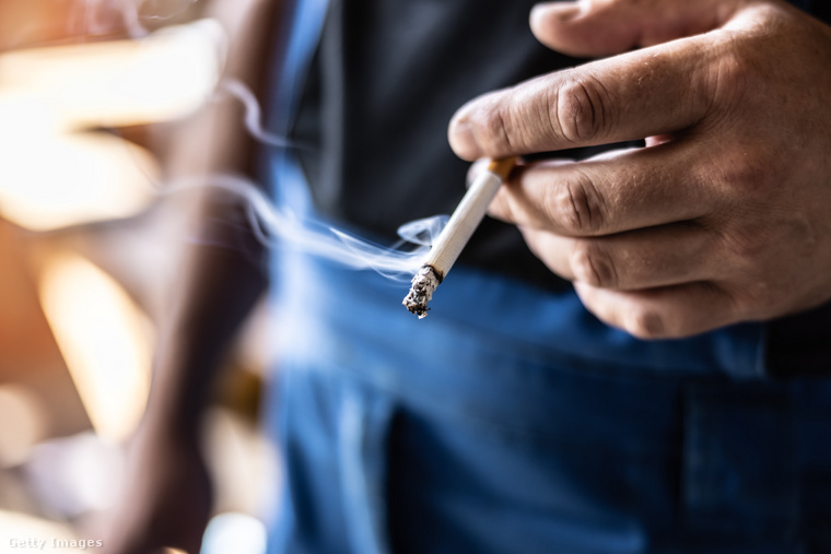 Az 1800-as évek elején bebizonyosodott, hogy a dohány károsítja a szívet, és a dohányos beöntés hóbortja szerencsére hanyatlani kezdett. (Fotó: SimpleImages / Getty Images Hungary)