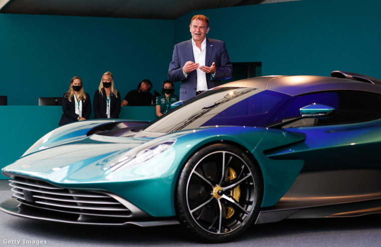 Az Aston Martin újraírja a könyvet az utcai autók terén, ugyanis először készít far-középmotoros konstrukciót nem versenyautó számára. (Fotó: Bloomberg / Getty Images Hungary)