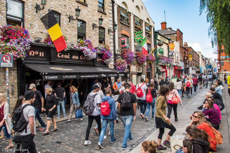 A Temple Bar környékén gyakran magasak az árak, de cserébe élő zenei koncertekkel, autentikus ír hangulattal és ízletes sörrel várják a látogatókat. (Fotó: Edwin Remsberg / Getty Images Hungary)