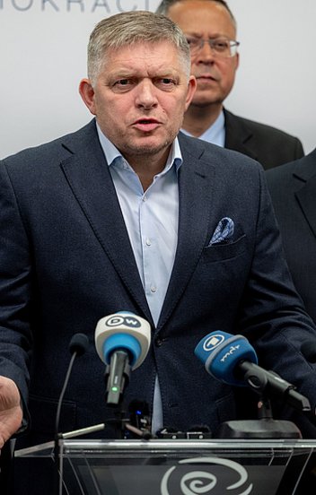 Túlbecsülheti az Orbán-kormány a szlovák választások győztesétől várható segítséget