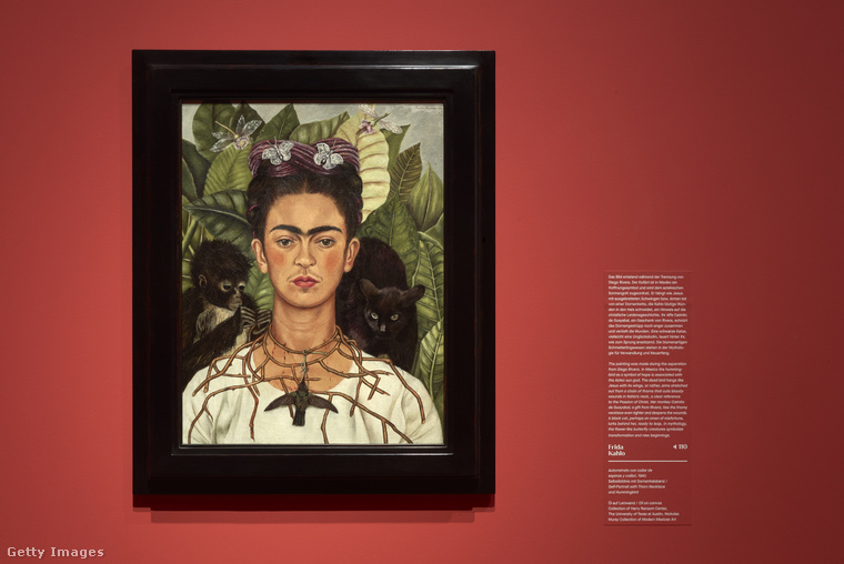 Frida Kahlo önarcképe 1940-ből. (Fotó: Hans-Georg Roth / Getty Images Hungary)