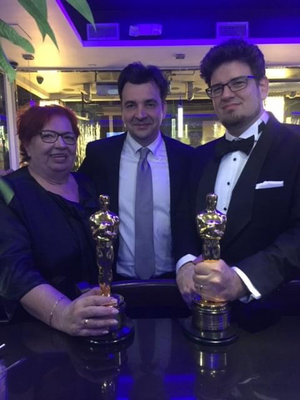 Udvardy Anna, producer, Deák Kristóf filmrendező és Dr. Kollarik Tamás, a MOME – egyetemi docense és az NMHH elnöki főtanácsadója az Oscar-gála után 2016-ban