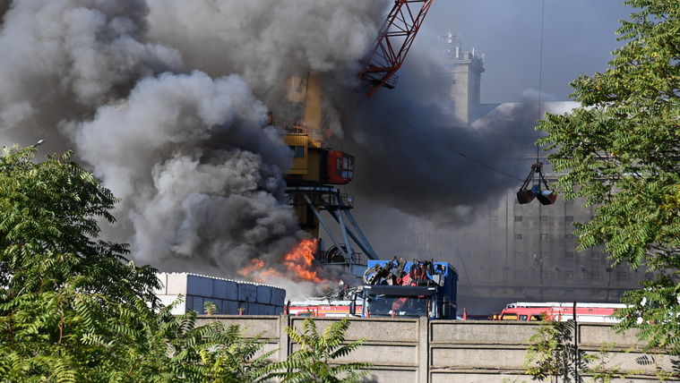 Hatalmas tűz Budapesten, kigyulladt egy hulladékfeldolgozó