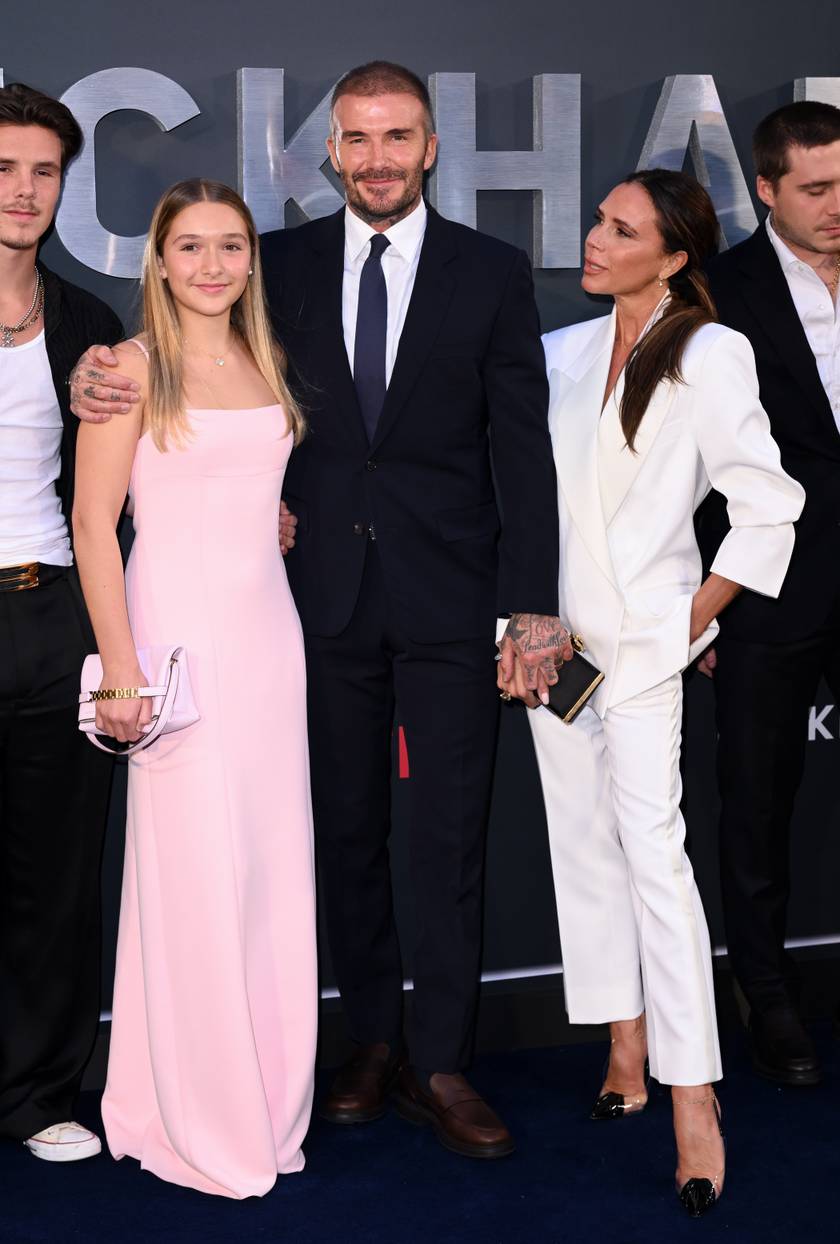 Harper egy rózsaszín estélyiben ment a Beckham-dokumentumsorozat premierjére. Neki is olyan jó a stílusa, mint édesanyjának.