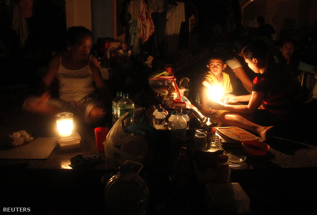 Templomban éjszakáznak hajléktalanná vált fülöp-szigetekiek