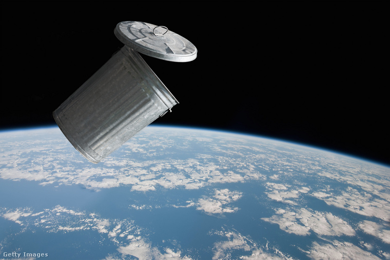 Először sújtottak bírsággal egy amerikai műholdas szolgáltatót az űrben elhelyezett szemét miatt. (Fotó: PM Images / Getty Images Hungary)
