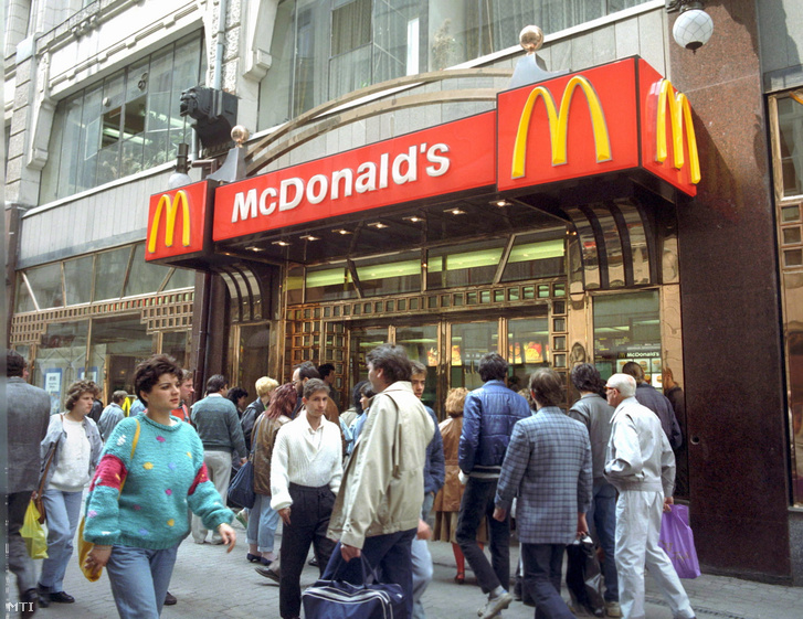 Az első „Meki” a Régiposta utcában 1988. április 27-én