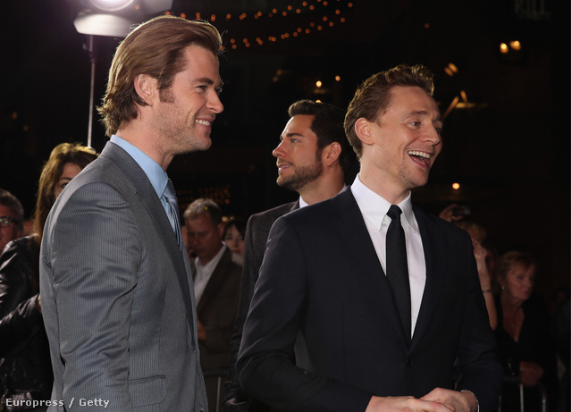 Hemsworth és Hiddleston