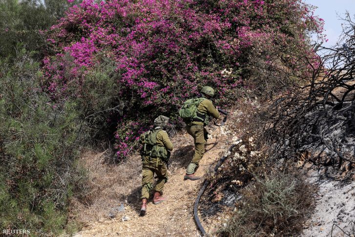 Izraeli katonák a gázai övezetben