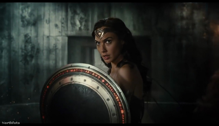 Gal Gadot Wonder Woman szerepében. (Fotó: Warner Bros/XPOSUREPHOTOS.COM / Northfoto)