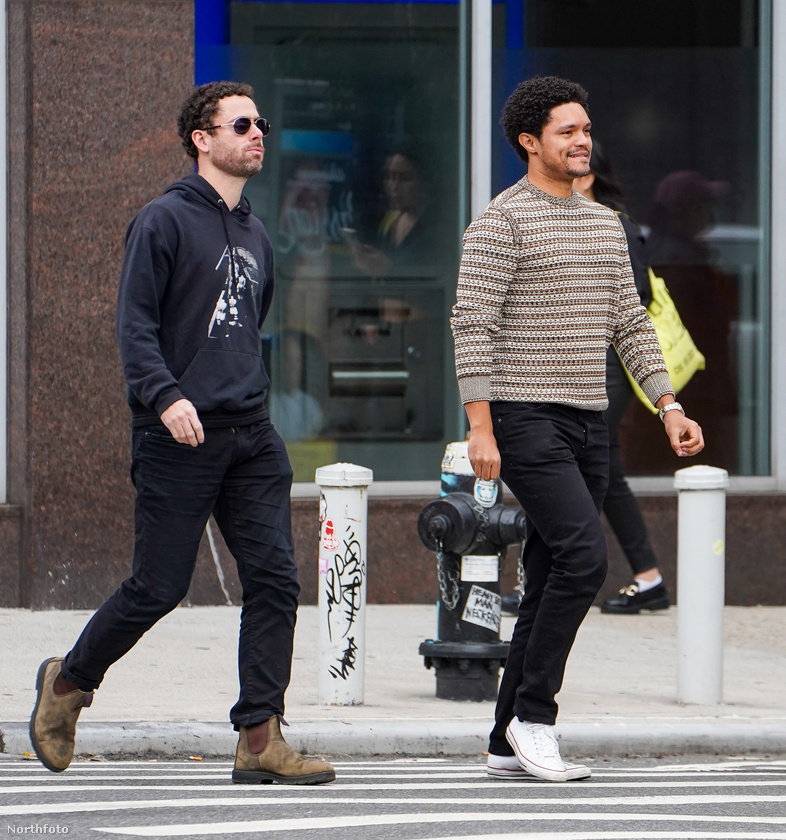 Trevor Noah egy barátjával sétált New Yorkban, amikor a fotósok kamerái elé került