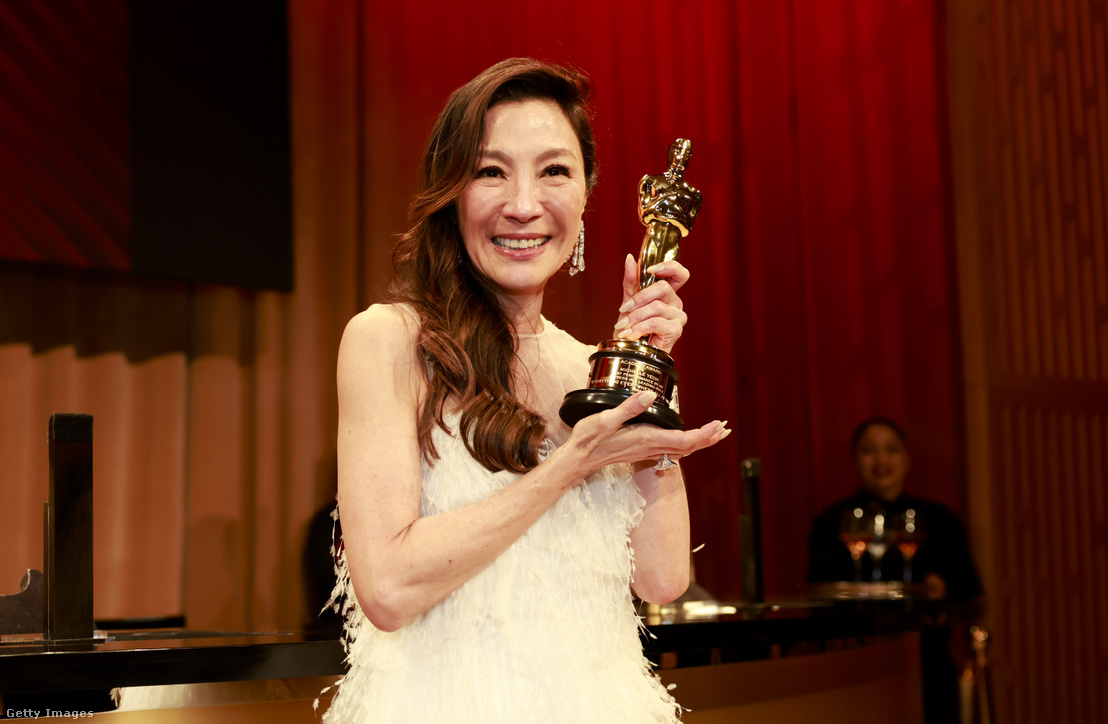Michelle Yeoh a 95. Oscar-gála díjkiosztóján 2023. március 12-én