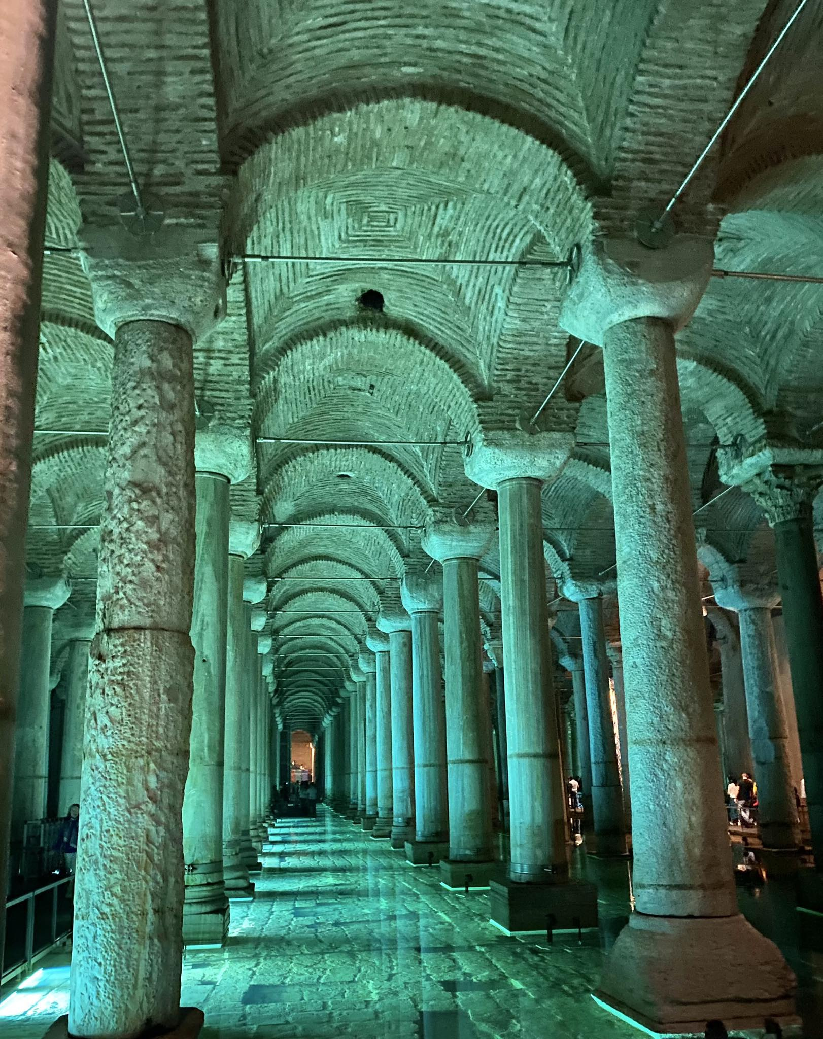 A Basilica Cistern, ahol Tom Hanks karaktere kis híján vízbe fulladt a filmben. Fotó: Kazár Zalán Kristóf