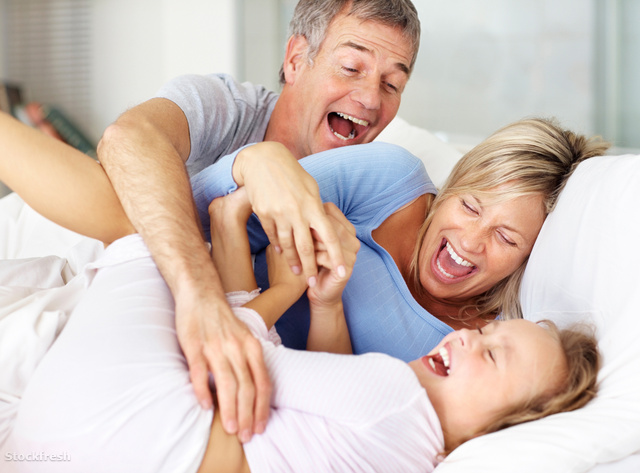 stockfresh 58972 modern-family-enjoying-themselves-on-bed sizeM