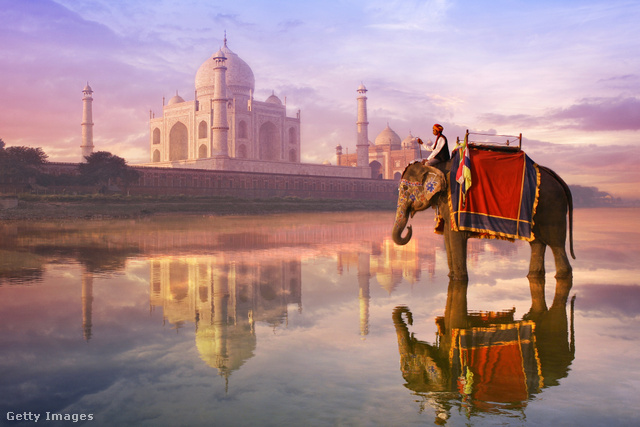 A Tádzs Mahal színe attól is függ, hogyan esnek a márványra a napsugarak