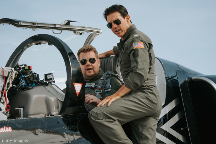 Tom Cruise megtanítja James Cordennek, hogyan kell vezetni egy Top Gun vadászrepülőt a The Late Late Show with James Corden című műsor 2022. május 23-i, hétfői adásában