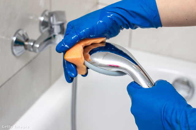 Az elhanyagolt zuhanyfej a baktériumok melegágya, ezért rendszeresen meg kell tisztítani