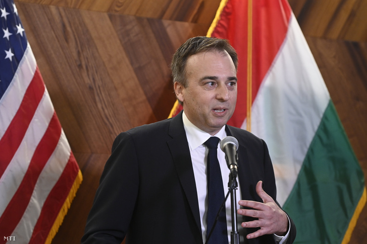 David Pressman az Amerikai Egyesült Államok új budapesti nagykövete az érkezése után tartott sajtótájékoztatón a Liszt Ferenc-repülőtéren 2022. szeptember 2-án