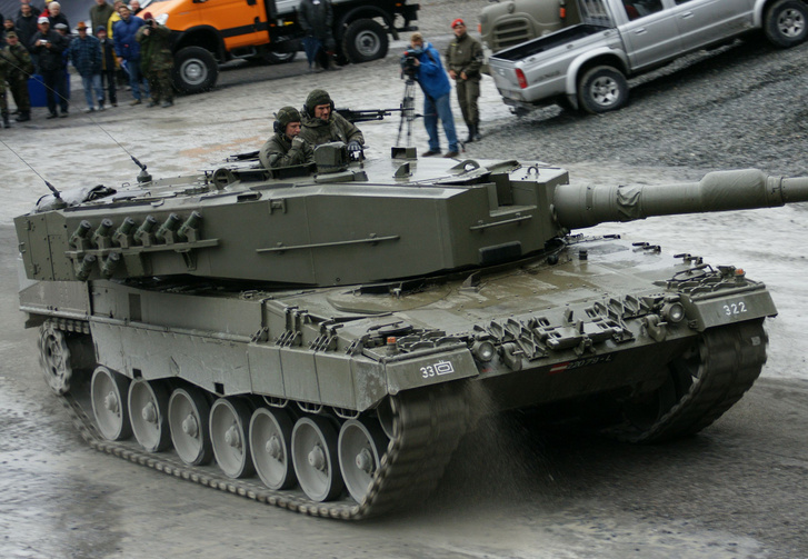 Az Bundesheer egyik Leopard A4-ese egy bemutatón (fotó: Wikipedia)