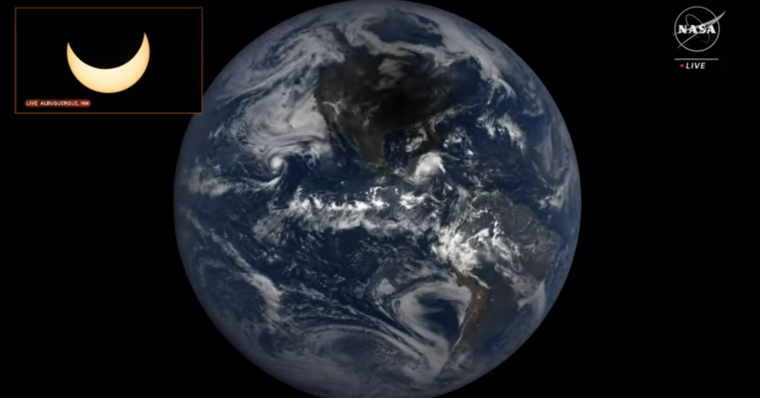 A NASA újabb lenyűgöző képet tett közzé a Föld egy nagy, sötét területtel borított részéről. A felvételt egy klímaváltozási műhold figyelő kamera rögzítette. (Fotó: youtube)
