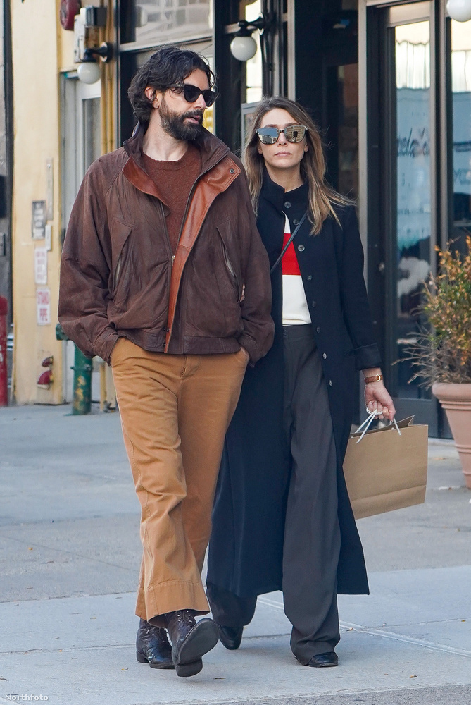 Elizabeth Olsen és Robbie Arnett New York utcáin sétáltak, amikor kiszúrták őket a fotósok
