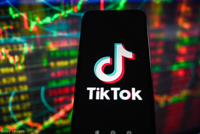 Miközben a közösségi médiában szinte mindenki az új és friss trendekre vadászik, a TikTok megtette az első lépést a nagy versenyben. (Fotó: SOPA Images / Getty Images Hungary)