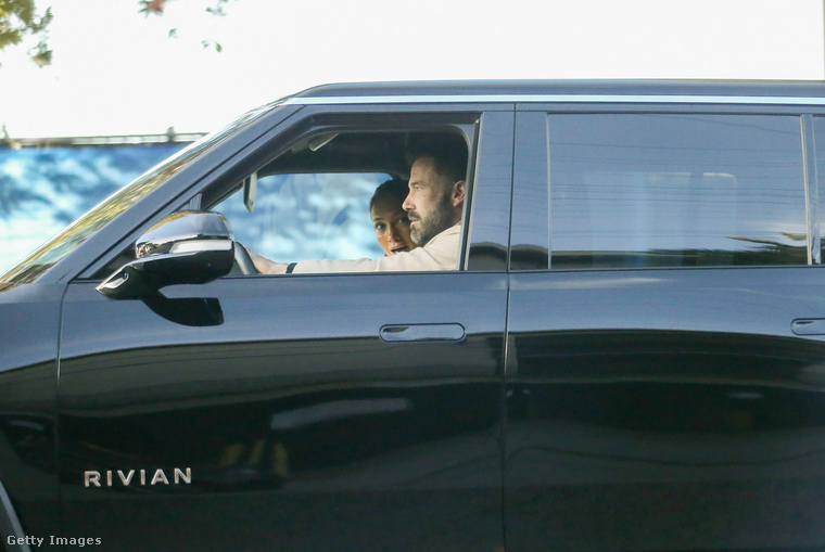 Jennifer Lopezt és Ben Afflecket Los Angeles utcáin fotózták le a paparazzik, amint kocsijukban heves vitába keveredtek