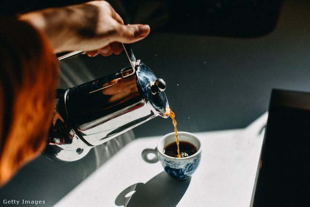A kávéban található koffein nem hagyja pihenni a szervezetünket, ha betegek vagyunk