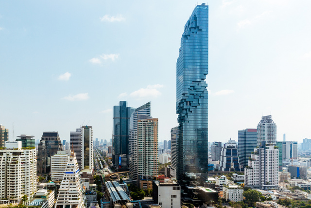 Amilyen lenyűgöző, olyan félelmetes is Bangkok „Tetrishez” hasonlító felhőkarcolója