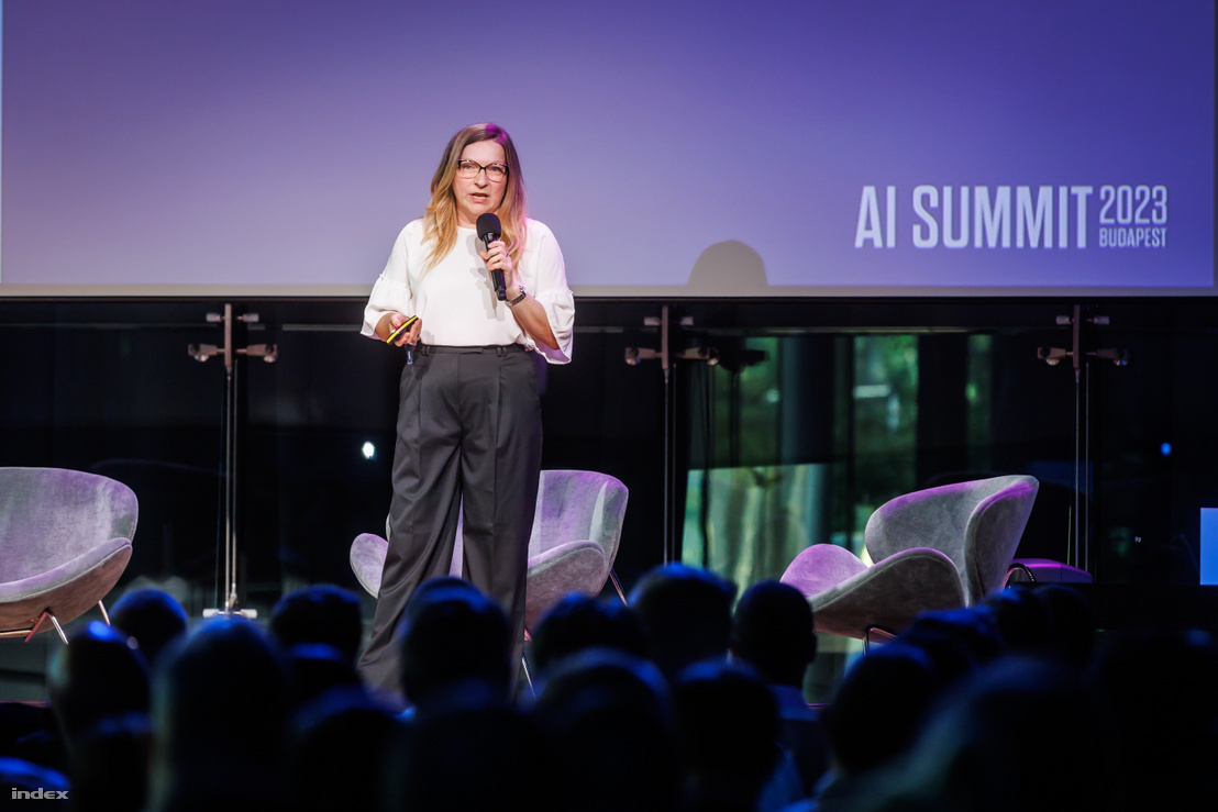Petra Viola, a Google Cloud AI magyar csapatának fejlesztési igazgatója az AI Summit konferencián 2023. szeptember 11-én