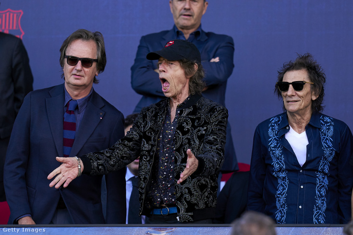 Mick Jagger és Ronnie Wood az FC Barcelona és a Real Madrid CF közötti mérkőzésen 2023. október 28-án