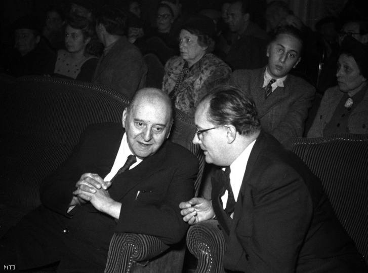 Heltai Jenő (b) és Bóka László irodalomtörténész 1948 novemberében