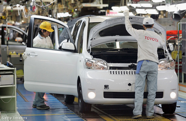 A Toyota felelősségteljesen rendeli el visszahívásait