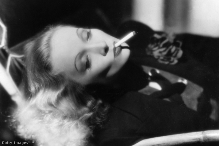 Marlene Dietrich német származású színésznő 1937-ben