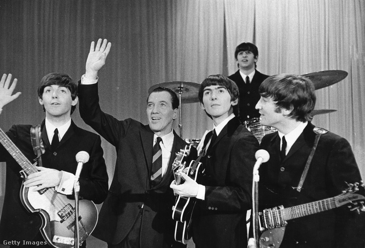 A The Beatles korábbi tagjai: John Lennon, Paul McCartney, George Harrison és Ringo Starr a The Ed Sullivan Show-ban a 60-as években
