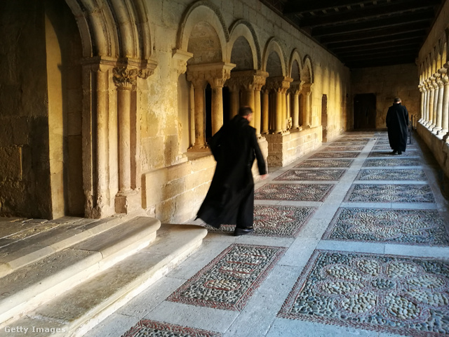 A szerzetesek vállalták, hogy egész életükben a kolostorban fognak élni