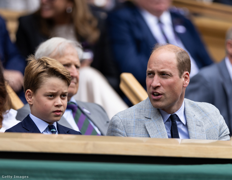 György herceg (balra), apja, Vilmos herceg oldalán. (Fotó: Simon M Bruty / Getty Images Hungary)