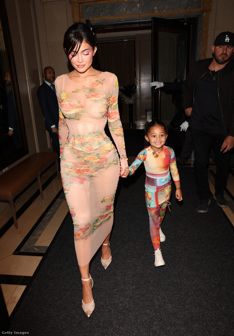 Kylie Jenner és kislánya, Stormi Webster. (Fotó: Mega / Getty Images Hungary)