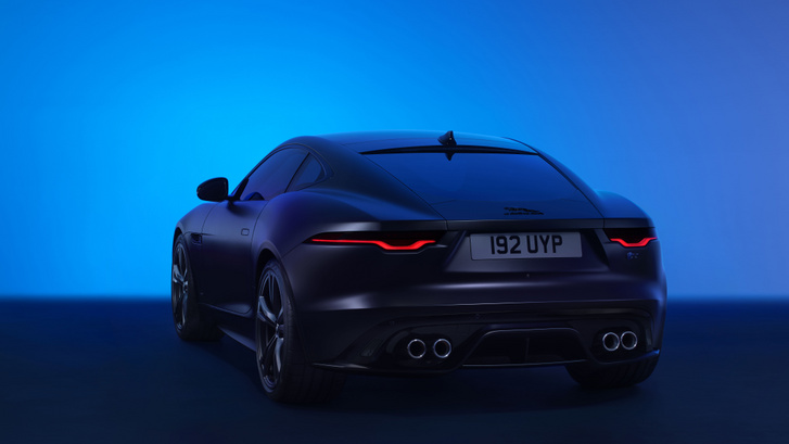 003 Jag F-TYPE 24MY Coupe Exterior Rear 3Qr 026 PR 111022