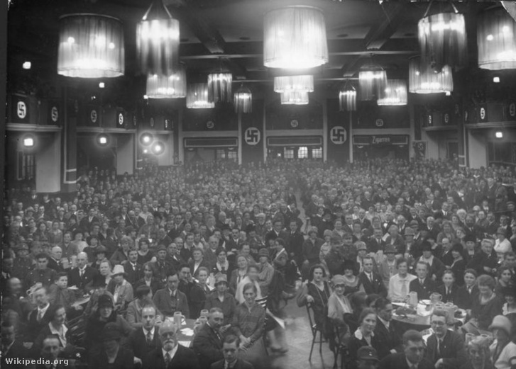 NSDAP-gyűlés a müncheni Bürgerbräukeller sörözőben 1923-ban