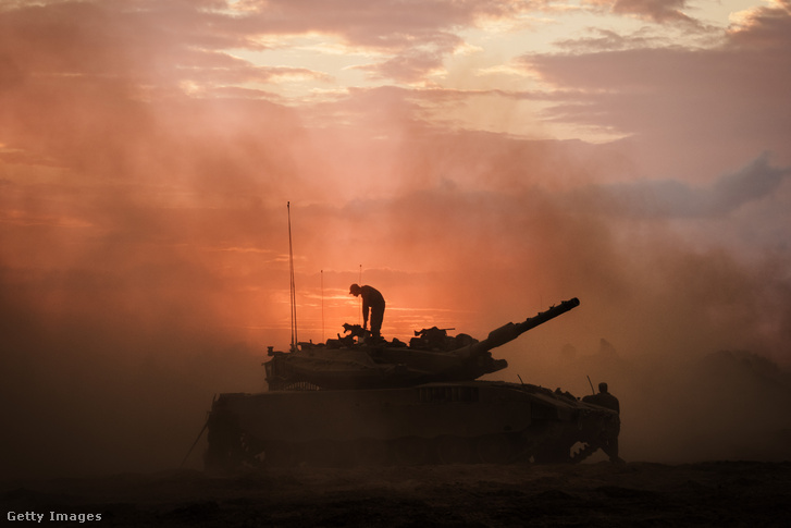 Izraeli harckocsiegység Izrael déli részén 2023. október 14-én
