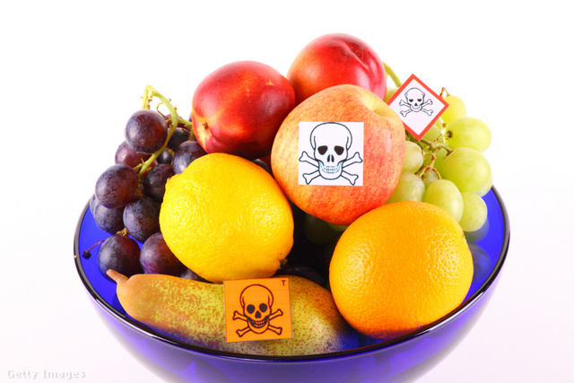 A gyümölcsök mosásával a növényvédő szereket is eltávolíthatjuk