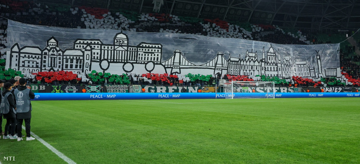A ferencvárosi szurkolók a labdarúgó Konferencia-liga csoportkörének negyedik fordulójában játszott Ferencvárosi TC - Genk mérkőzésen a Groupama Arénában 2023. november 9-én.