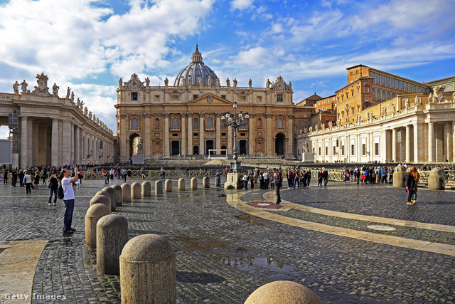 A Vatikán belsejébe öt bejáraton keresztül lehet bejutni