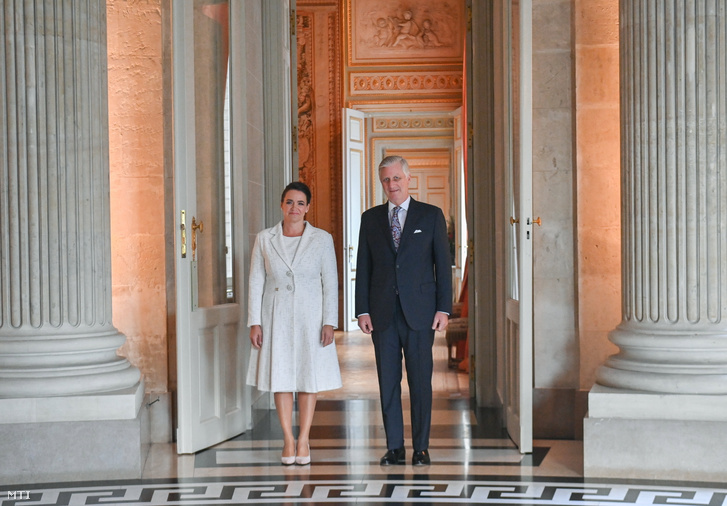 Fülöp belga király fogadja Novák Katalin köztársasági elnököt a laekeni királyi palotában Brüsszelben 2023. november 9-én.
