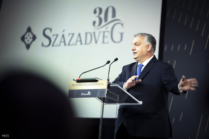 Orbán Viktor miniszterelnök beszédet mond a Századvég Közéleti Tudásközpont Alapítvány Szuverenitás című konferenciáján a Várkert Bazárban 2023. november 13-án