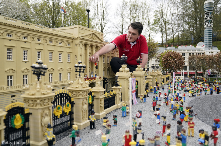 Károly herceget Legolandben is királlyá koronázták