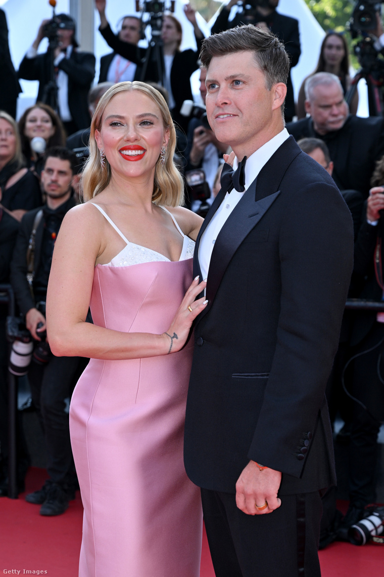 Scarlett Johansson és Colin Jost szerelme Kate McKinnon közreműködésével szövődött. (Fotó: Lionel Hahn / Getty Images Hungary)