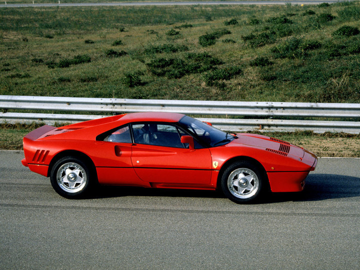 1984 – Ferrari 288 GTO – 1:36 –
                        2,9 liter, V8, 400 lóerő, 305 km/h